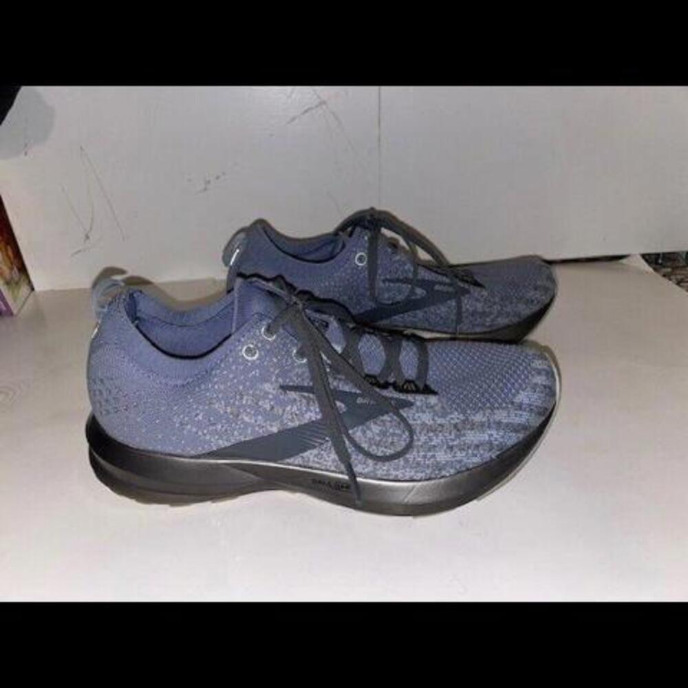 Women's Brooks Levitate 3 Gray Size 10